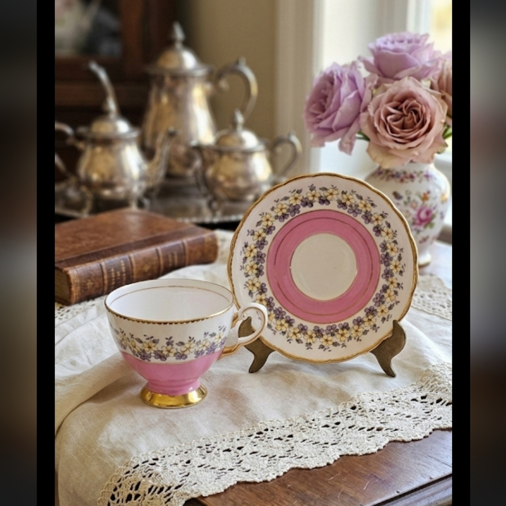 Tuscan Vintage Fine English Bone China Floral Tea cup & Saucer Made In England